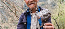 Traditional medicine for sale in the Yangtze's Tiger Leaping Gorge